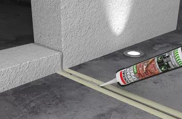 Ausbessern von Fugen und Rissen in Beton