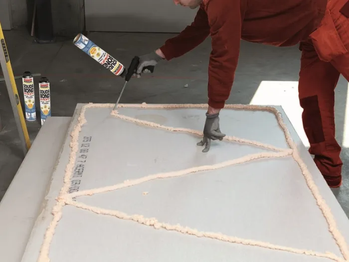 bonding of plasterboard panels
