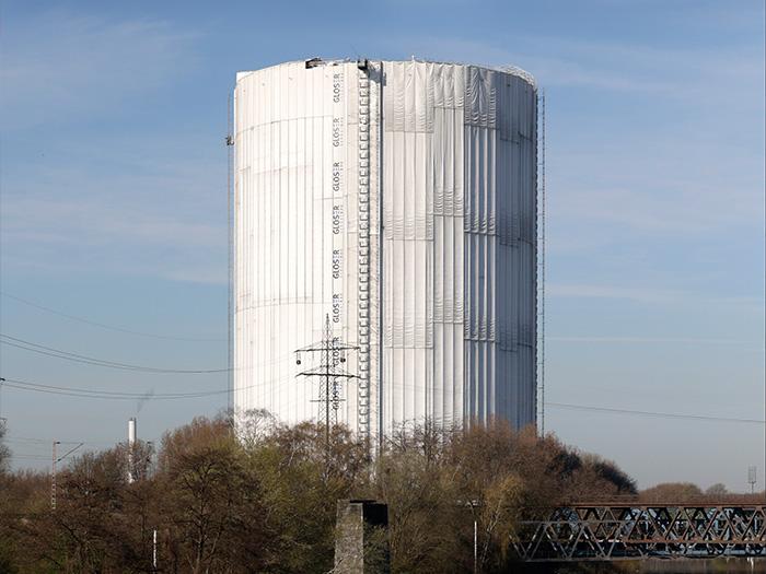 Der verhüllte Gasometer Oberhausen.